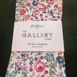 CATH KIDSTON”The Gallery” set a four adorable floral fabric napkins ♻️🌺🌎